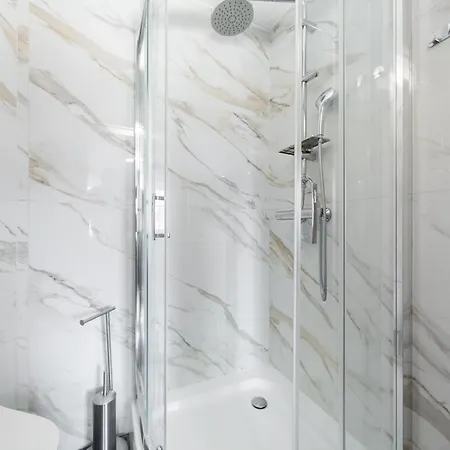 Park Grabiszynski Standard By Bookinghost